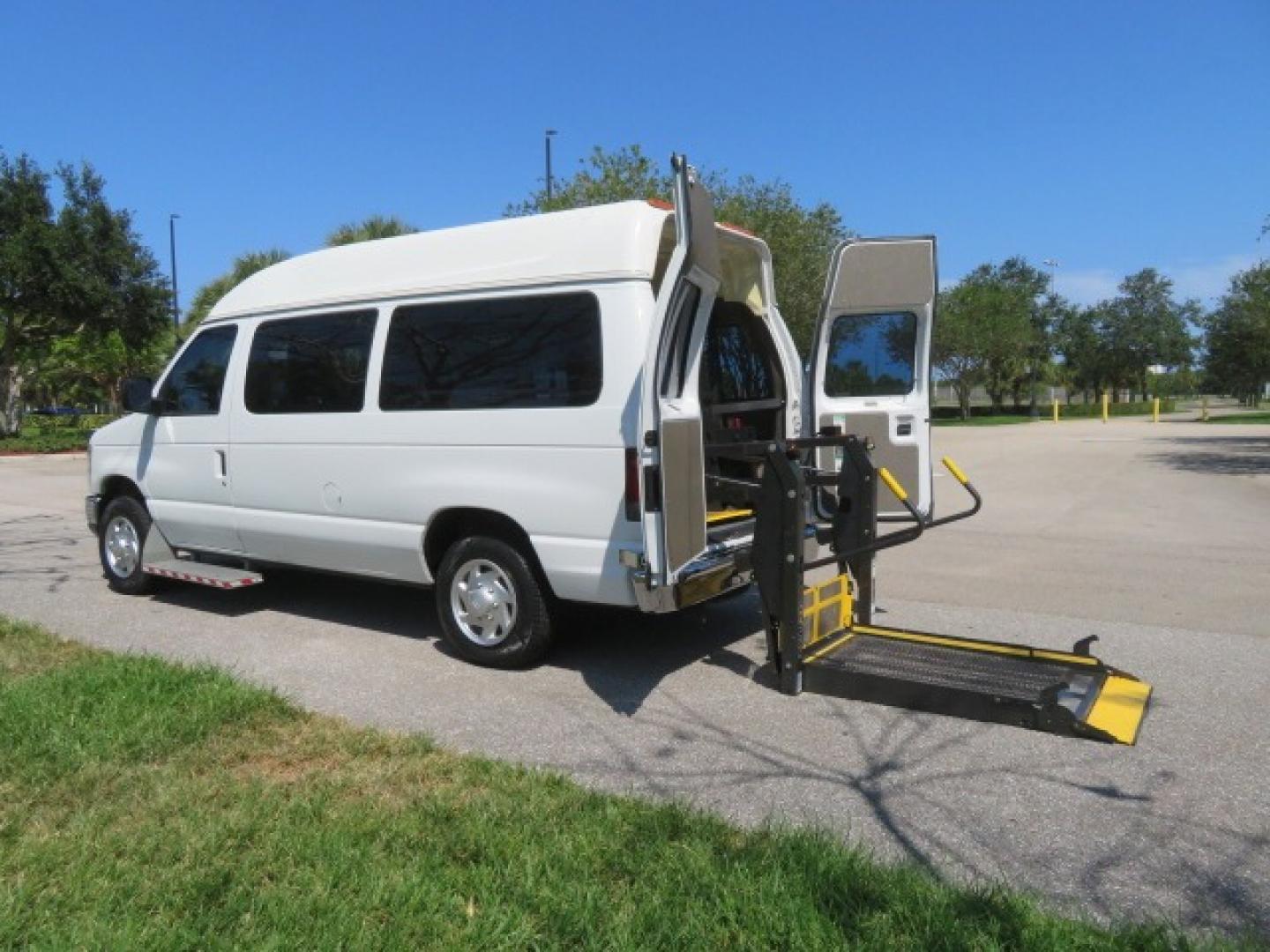 2014 White /Gray Ford E-Series Van (1FTNE1EW1ED) , Automatic transmission, located at 4301 Oak Circle #19, Boca Raton, FL, 33431, (954) 561-2499, 26.388472, -80.084045 - Photo#48